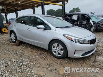 Czwarte zdjęcie samochodu z boku: 2017 KIA FORTE LX VIN:3KPFK4A75HE058275 - miniatura
