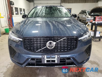 Piąte zdjęcie samochodu w środku: 2025 VOLVO XC60 PLUS VIN:YV4M12RC3S1074224 - miniatura