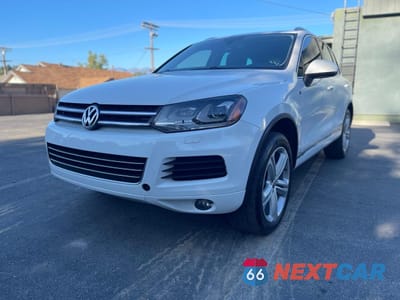 Drugie zdjęcie samochodu z przodu: 2014 VOLKSWAGEN TOUAREG V6 VIN:WVGEF9BP7ED003332 - miniatura