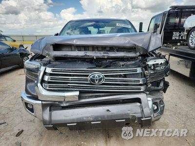 Piąte zdjęcie samochodu w środku: 2020 TOYOTA TUNDRA CREWMAX 1794 VIN:5TFAY5F1XLX879660 - miniatura