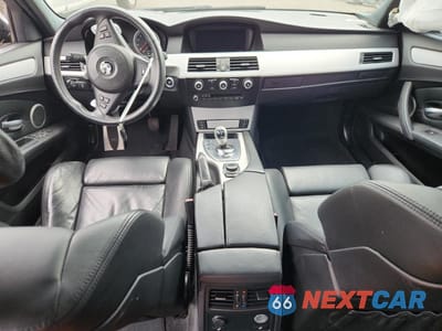 Zdjęcie 8 z 12 samochodu: 2010 BMW M5 VIN:WBSNB9C50AC043256 - miniatura