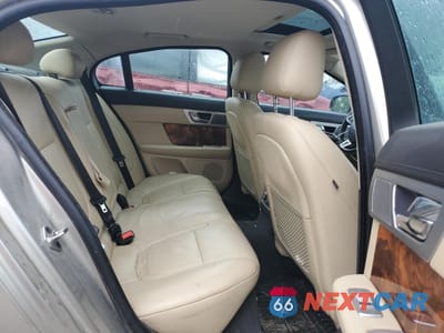 Zdjęcie 10 z 12 samochodu: 2014 JAGUAR XF VIN:SAJWJ0EF4E8U19659 - miniatura