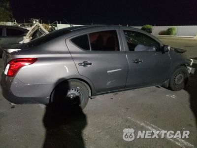 Trzecie zdjęcie samochodu z tyłu: 2014 NISSAN VERSA S VIN:3N1CN7AP8EL855948 - miniatura