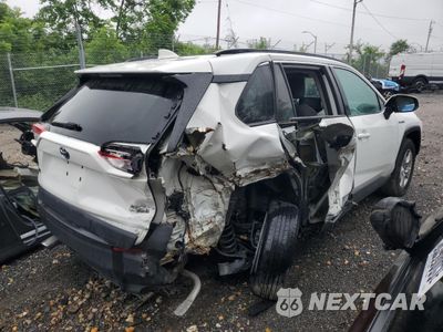 Trzecie zdjęcie samochodu z tyłu: 2021 TOYOTA RAV4 XLE VIN:4T3RWRFV6MU030389 - miniatura