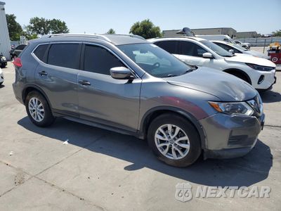 Piąte zdjęcie samochodu w środku: 2017 NISSAN ROGUE S VIN:KNMAT2MT6HP608832 - miniatura