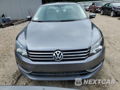 Piąte zdjęcie samochodu w środku: 2015 VOLKSWAGEN PASSAT SE VIN:1VWBT7A30FC016043 - miniatura