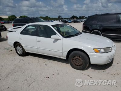 Czwarte zdjęcie samochodu z boku: 1997 TOYOTA CAMRY CE VIN:4T1BG22K2VU793201 - miniatura