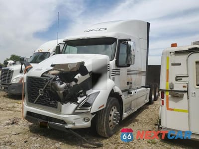 Trzecie zdjęcie samochodu z tyłu: 2021 VOLVO VNR SEMI TRUCK VIN:4V4WC9EH0MN600339 - miniatura