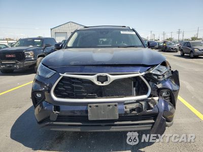 Piąte zdjęcie samochodu w środku: 2022 TOYOTA HIGHLANDER XLE VIN:5TDHZRBH2NS241787 - miniatura