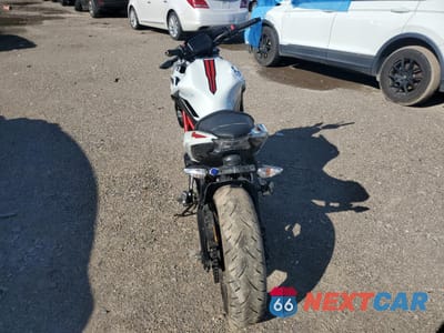 Czwarte zdjęcie samochodu z boku: 2022 KAWASAKI ER650 K VIN:ML5EREK1XNDA58788 - miniatura