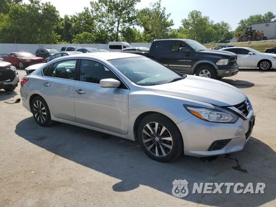 Czwarte zdjęcie samochodu z boku: 2017 NISSAN ALTIMA 2.5 VIN:1N4AL3AP5HC267031 - miniatura