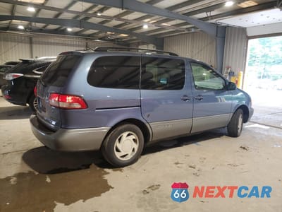 Trzecie zdjęcie samochodu z tyłu: 2002 TOYOTA SIENNA LE VIN:4T3ZF13C42U437712 - miniatura
