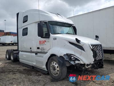2023 VOLVO VNL SEMI TRUCK 4V4NC9EH0PN626729 - główne zdjęcie licytacji z USA - miniatura