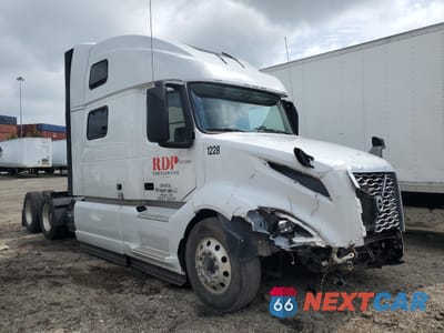 2023 VOLVO VNL SEMI TRUCK 4V4NC9EH0PN626729 - główne zdjęcie licytacji z USA - miniatura