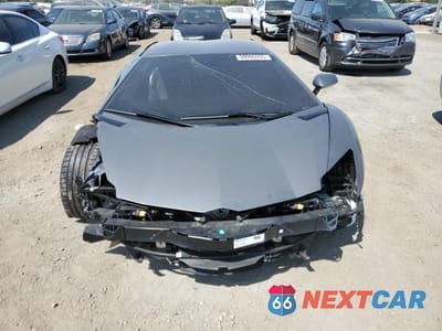 Piąte zdjęcie samochodu w środku: 2018 LAMBORGHINI AVENTADOR S VIN:ZHWUG4ZD9JLA06724 - miniatura