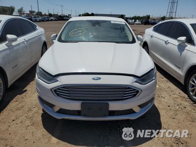 Piąte zdjęcie samochodu w środku: 2018 FORD FUSION SE HYBRID VIN:3FA6P0LU8JR171607 - miniatura