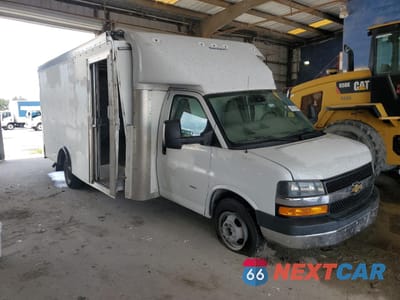Czwarte zdjęcie samochodu z boku: 2022 CHEVROLET EXPRESS G3500 VIN:1HA3GTC77NN002966 - miniatura