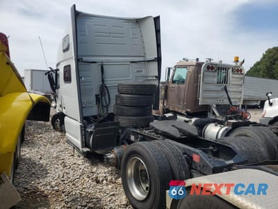 Czwarte zdjęcie samochodu z boku: 2025 VOLVO VN VNL VIN:4V4NC9EH3SN694743 - miniatura