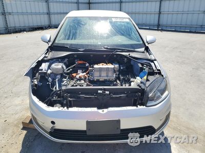 Piąte zdjęcie samochodu w środku: 2016 VOLKSWAGEN E-GOLF SE VIN:WVWKP7AU8GW915751 - miniatura