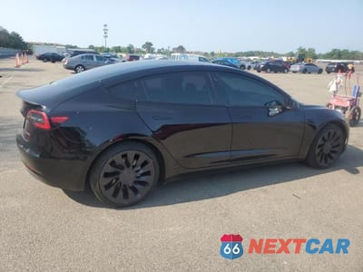 Trzecie zdjęcie samochodu z tyłu: 2023 TESLA MODEL 3 VIN:5YJ3E1ECXPF471334 - miniatura