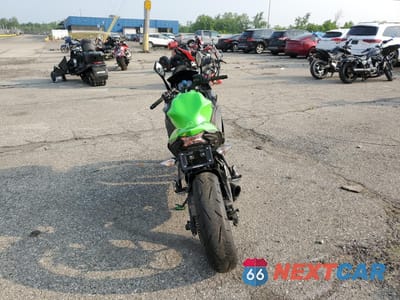 Czwarte zdjęcie samochodu z boku: 2022 KAWASAKI EX650 N VIN:ML5EXEN18NDA76305 - miniatura