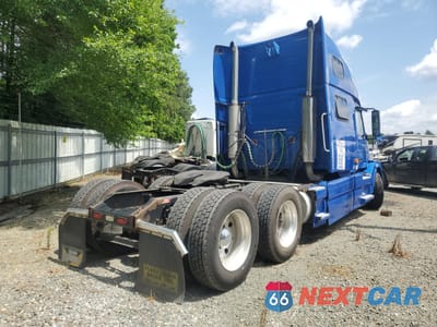 Czwarte zdjęcie samochodu z boku: 2006 VOLVO VN VNL VIN:4V4NC9GH66N442892 - miniatura