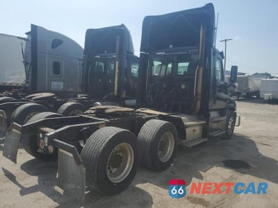 Czwarte zdjęcie samochodu z boku: 2017 FREIGHTLINER CASCADIA 125 VIN:1FUJGEDR9HLHZ7991 - miniatura