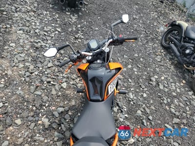 Zdjęcie 6 z 10 samochodu: 2023 KTM 200 DUKE VIN:MD2JPC404PC025949 - miniatura