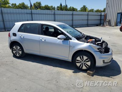 Czwarte zdjęcie samochodu z boku: 2016 VOLKSWAGEN E-GOLF SE VIN:WVWKP7AU8GW915751 - miniatura