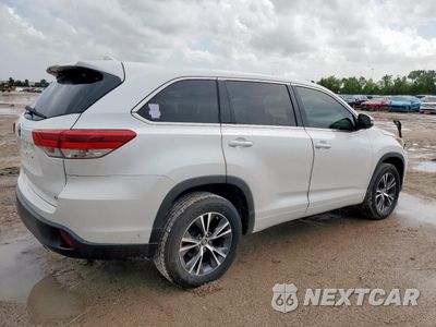 Trzecie zdjęcie samochodu z tyłu: 2018 TOYOTA HIGHLANDER LE VIN:5TDZZRFH2JS245962 - miniatura