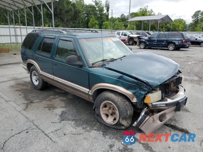 Czwarte zdjęcie samochodu z boku: 1996 CHEVROLET BLAZER VIN:1GNCS13W2T2242740 - miniatura
