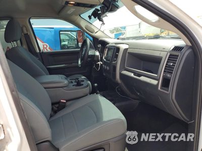 Piąte zdjęcie samochodu w środku: 2016 RAM 3500 ST VIN:3C63RRGL4GG122204 - miniatura