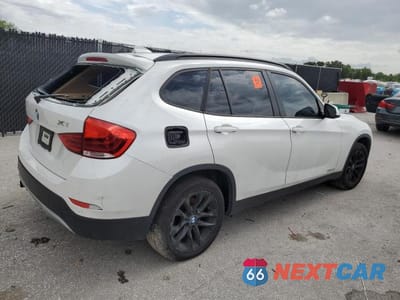 Trzecie zdjęcie samochodu z tyłu: 2015 BMW X1 XDRIVE28I VIN:WBAVL1C58FVY26050 - miniatura