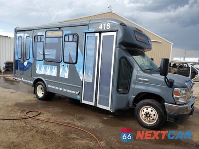 Czwarte zdjęcie samochodu z boku: 2022 FORD ECONOLINE E450 SUPER DUTY CUTAWAY VAN VIN:1FDFE4FN8NDC37756 - miniatura