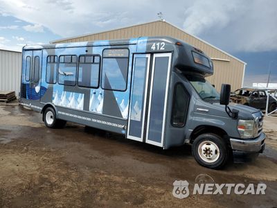 Czwarte zdjęcie samochodu z boku: 2022 FORD ECONOLINE E450 SUPER DUTY CUTAWAY VAN VIN:1FDFE4FNXNDC37760 - miniatura