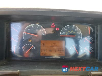 Zdjęcie 8 z 10 samochodu: 2018 VOLVO VN VNL VIN:4V4NB9EH6JN887938 - miniatura