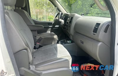 Piąte zdjęcie samochodu w środku: 2012 NISSAN NV 1500 VIN:1N6BF0KL0CN118374 - miniatura