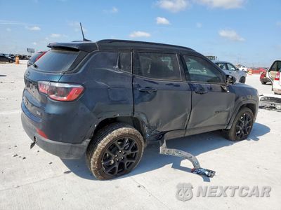 Trzecie zdjęcie samochodu z tyłu: 2024 JEEP COMPASS LATITUDE VIN:3C4NJDBN0RT165078 - miniatura