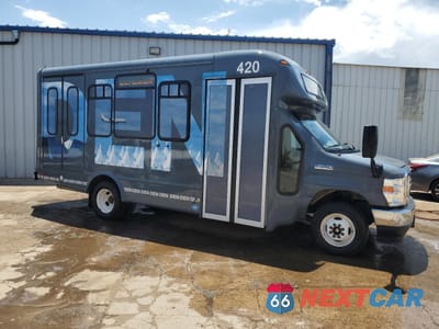 Czwarte zdjęcie samochodu z boku: 2022 FORD ECONOLINE E450 SUPER DUTY CUTAWAY VAN VIN:1FDFE4FN4NDC37754 - miniatura