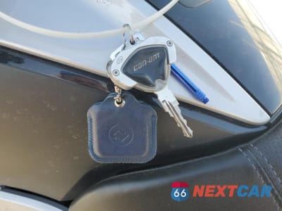 Zdjęcie 8 z 10 samochodu: 2022 CAN-AM SPYDER ROADSTER RT VIN:2BXNBDD29NV003910 - miniatura