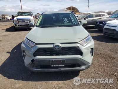 Piąte zdjęcie samochodu w środku: 2019 TOYOTA RAV4 XLE VIN:JTMRWRFVXKD012312 - miniatura