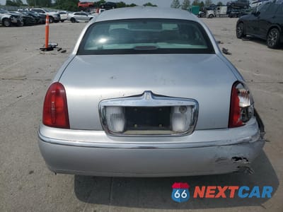 Zdjęcie 6 z 14 samochodu: 1998 LINCOLN TOWN CAR SIGNATURE VIN:1LNFM82W9WY720224 - miniatura