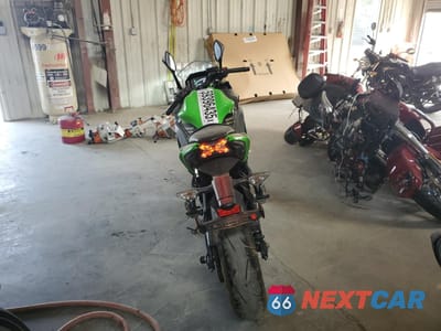 Czwarte zdjęcie samochodu z boku: 2020 KAWASAKI EX650 N VIN:ML5EXEN12LDA09714 - miniatura