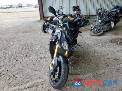 Drugie zdjęcie samochodu z przodu: 2016 BMW S 1000 R VIN:WB10D1205GZ696736 - miniatura