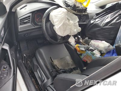 Zdjęcie 8 z 13 samochodu: 2019 VOLKSWAGEN JETTA S VIN:3VWC57BU4KM211092 - miniatura