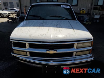 Piąte zdjęcie samochodu w środku: 1995 CHEVROLET SUBURBAN C1500 VIN:3GNEC16K0SG117126 - miniatura