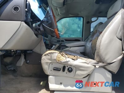 Zdjęcie 7 z 14 samochodu: 2002 CADILLAC ESCALADE LUXURY VIN:1GYEC63T62R118181 - miniatura