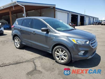 Czwarte zdjęcie samochodu z boku: 2019 FORD ESCAPE SE VIN:1FMCU0GD2KUA17383 - miniatura