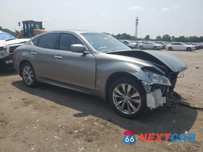 Czwarte zdjęcie samochodu z boku: 2013 INFINITI M37 X VIN:JN1BY1AR8DM602974 - miniatura