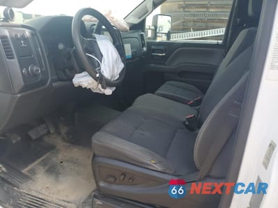 Zdjęcie 7 z 12 samochodu: 2018 CHEVROLET SILVERADO C3500 VIN:1GB3CYCG9JZ205913 - miniatura